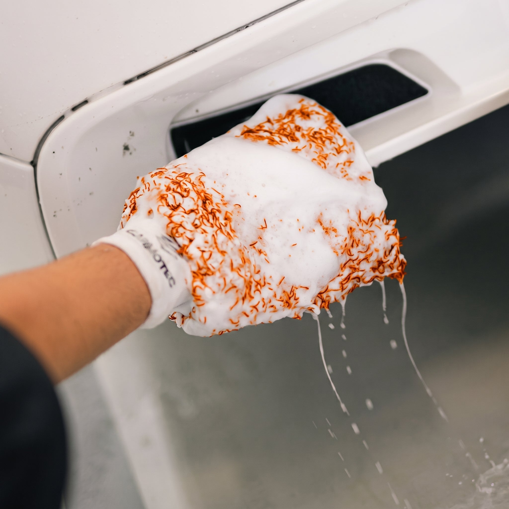 Carmotec Insect insectenreiniger resultaat – schone voorzijde camper zonder lakschade