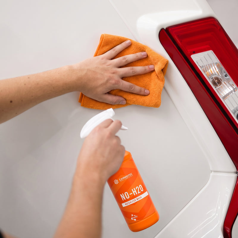 Carmotec No-H2O spray & wipe – camperpaneel reinigen met microvezeldoek zonder water