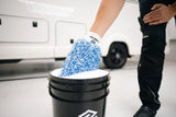 Carmotec washandschoen in wasemmer – camper wassen met contact wash methode